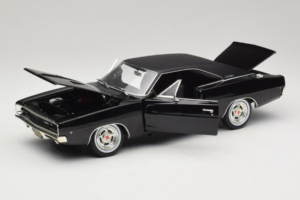 Dodge Charger R/T Steve McQueen Bullitt Movie Greenlight 1:18 12839 Pressofusione — immagine 2 di 8