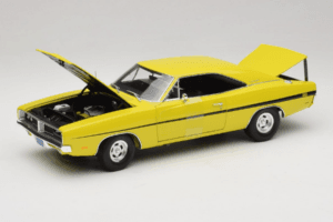 Dodge Charger R/T Giallo Dirty Mary Crazy Larry Auto World 1:18 AWSS101/06 Pressofusione — immagine 2 di 8