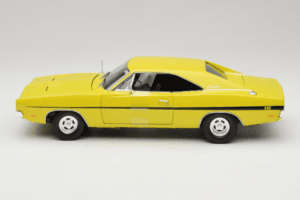 Dodge Charger R/T Giallo Dirty Mary Crazy Larry Auto World 1:18 AWSS101/06 Pressofusione — immagine 4 di 8