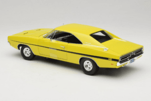 Dodge Charger R/T Giallo Dirty Mary Crazy Larry Auto World 1:18 AWSS101/06 Pressofusione — immagine 7 di 8