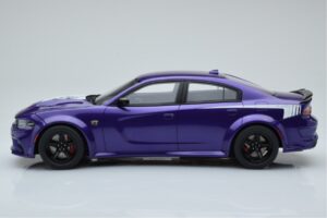 Dodge Charger Super Bee Viola GT Spirit 1:18 GT895 Resina — immagine 3 di 6