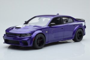 Dodge Charger Super Bee Viola GT Spirit 1:18 GT895 Resina