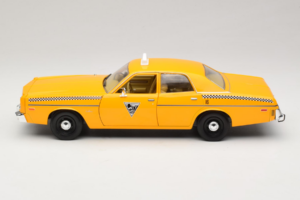Dodge Monaco Taxi Rocky III GreenLight 1:18 19111 Pressofusione — immagine 4 di 8