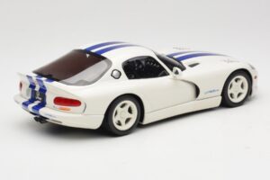 Dodge Viper GTS Stone White GT Spirit 1:18 GT940 Resina — immagine 2 di 6