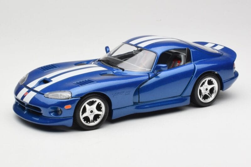 Dodge Viper GTS SR II Blu con Strisce Bianche Bburago 1:18 3330 Pressofusione