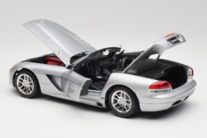 Dodge Viper SRT-10 Bright Argento Bburago 1:18 34908 Pressofusione — immagine 5 di 8
