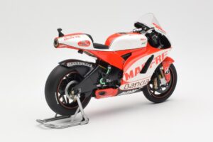 Ducati Desmosedici GP11 #8 H. Barbera Ducati MotoGP Team MotoGP 2011 Minichamps 1:12 123110008 Pressofusione — immagine 3 di 6