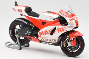 Ducati Desmosedici GP11 #8 H. Barbera Ducati MotoGP Team MotoGP 2011 Minichamps 1:12 123110008 Pressofusione — immagine 4 di 6