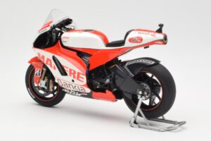 Ducati Desmosedici GP11 #8 H. Barbera Ducati MotoGP Team MotoGP 2011 Minichamps 1:12 123110008 Pressofusione — immagine 5 di 6