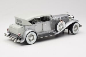Duesenberg SJ Argento GreenLight 1:18 13525 Pressofusione — immagine 3 di 8