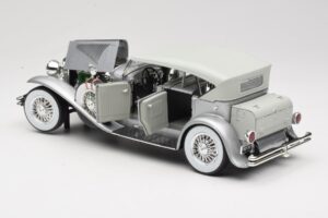 Duesenberg SJ Argento GreenLight 1:18 13525 Pressofusione — immagine 5 di 8
