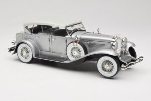 Duesenberg SJ Argento GreenLight 1:18 13525 Pressofusione — immagine 6 di 8