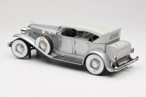 Duesenberg SJ Argento GreenLight 1:18 13525 Pressofusione — immagine 7 di 8
