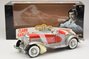 Duesenberg SJ Clark Gable's Car Argento Rosso ERTL 1:18 7962 Pressofusione — immagine 6 di 6