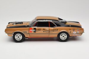 Oldsmobile 442 Hurst Hairy Olds Twin-Engine 4WD 1966 Highway 61 1:18 50089 Pressofusione — immagine 4 di 8