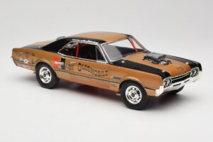 Oldsmobile 442 Hurst Hairy Olds Twin-Engine 4WD 1966 Highway 61 1:18 50089 Pressofusione — immagine 6 di 8