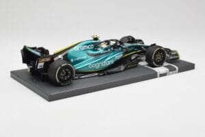 Aston Martin AMR22 Aramco #5 S. Vettel Abu Dhabi GP 2022 Last Race Collector's Edition Minichamps 1:18 117222205 Resina — immagine 3 di 7