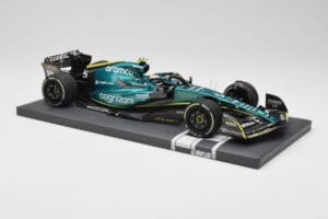 Aston Martin AMR22 Aramco #5 S. Vettel Abu Dhabi GP 2022 Last Race Collector's Edition Minichamps 1:18 117222205 Resina — immagine 4 di 7