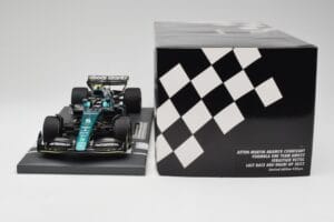 Aston Martin AMR22 Aramco #5 S. Vettel Abu Dhabi GP 2022 Last Race Collector's Edition Minichamps 1:18 117222205 Resina — immagine 6 di 7