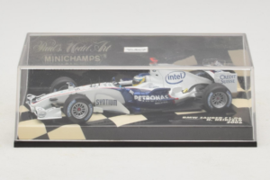 BMW Sauber F1.06 #16 N. Heidfeld BMW Sauber F1 Team 2006 Minichamps 1:43 400060016 Pressofusione — immagine 4 di 5