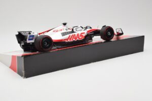 Haas VF-22 #20 K. Magnussen Pole Position Brazil GP 2022 Minichamps 1:18 147222120 Pressofusione — immagine 3 di 7