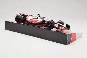 Haas VF-22 #20 K. Magnussen Pole Position Brazil GP 2022 Minichamps 1:18 147222120 Pressofusione — immagine 4 di 7