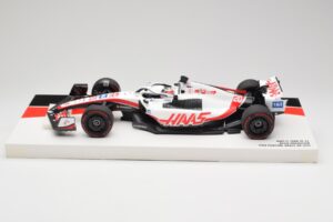 Haas VF-22 #20 K. Magnussen Pole Position Brazil GP 2022 Minichamps 1:18 147222120 Pressofusione