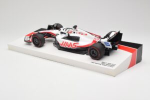 Haas VF-22 #20 K. Magnussen Pole Position Brazil GP 2022 Minichamps 1:18 147222120 Pressofusione — immagine 5 di 7