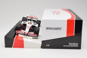 Haas VF-22 #20 K. Magnussen Pole Position Brazil GP 2022 Minichamps 1:18 147222120 Pressofusione — immagine 6 di 7