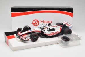Haas VF-22 #20 K. Magnussen Pole Position Brazil GP 2022 Minichamps 1:18 147222120 Pressofusione — immagine 7 di 7
