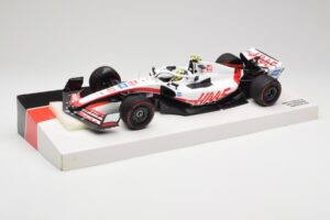 Haas VF-22 #47 M. Schumacher Bahrain GP 2022 Minichamps 1:18 147220147 Pressofusione — immagine 2 di 7