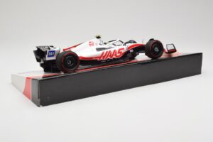 Haas VF-22 #47 M. Schumacher Bahrain GP 2022 Minichamps 1:18 147220147 Pressofusione — immagine 3 di 7