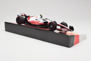 Haas VF-22 #47 M. Schumacher Bahrain GP 2022 Minichamps 1:18 147220147 Pressofusione — immagine 4 di 7