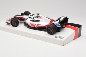 Haas VF-22 #47 M. Schumacher Bahrain GP 2022 Minichamps 1:18 147220147 Pressofusione — immagine 5 di 7