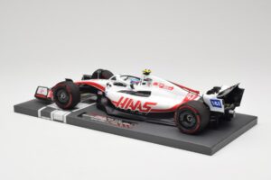 Haas VF-22 #47 M. Schumacher British GP 2022 Minichamps 1:18 117221047 Resina — immagine 5 di 7