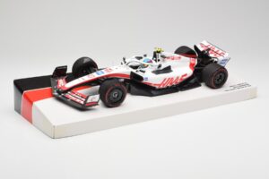 Haas VF-22 #47 M. Schumacher British GP Points 2022 Minichamps 1:18 147221047 Pressofusione — immagine 2 di 6