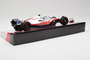Haas VF-22 #47 M. Schumacher British GP Points 2022 Minichamps 1:18 147221047 Pressofusione — immagine 3 di 6