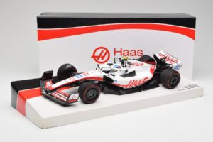 Haas VF-22 #47 M. Schumacher British GP Points 2022 Minichamps 1:18 147221047 Pressofusione — immagine 6 di 6