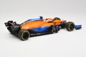 McLaren MCL35M #3 D. Ricciardo Bahrain GP 2021 Minichamps 1:18 530211803 Pressofusione — immagine 2 di 7