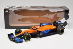 McLaren MCL35M #3 D. Ricciardo Bahrain GP 2021 Minichamps 1:18 530211803 Pressofusione — immagine 7 di 7