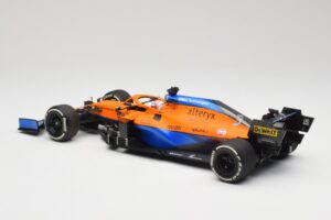 McLaren MCL35M #3 D. Ricciardo Italian GP Winner 2021 Minichamps 1:18 530213303 Resina — immagine 5 di 7