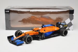 McLaren MCL35M #3 D. Ricciardo Italian GP Winner 2021 Minichamps 1:18 530213303 Resina — immagine 7 di 7
