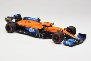 McLaren MCL35M #4 L. Norris Pole Position Russian GP 2021 Minichamps 1:18 530213404 Pressofusione — immagine 4 di 7