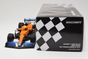 McLaren MCL35M #4 L. Norris Pole Position Russian GP 2021 Minichamps 1:18 530213404 Pressofusione — immagine 6 di 7