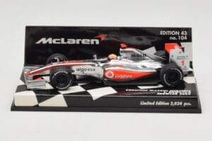 McLaren Mercedes MP4-24 #1 L. Hamilton Showcar 2009 Minichamps 1:43 530094371 Pressofusione