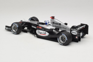 McLaren MP4/19 Mercedes D. Coulthard F1 2004 Minichamps 1:18 530041805 Pressofusione — immagine 5 di 7