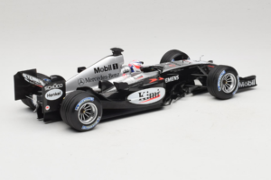 McLaren MP4/19 Mercedes K. Raikkonen F1 2004 Minichamps 1:18 530041806 Pressofusione — immagine 2 di 7