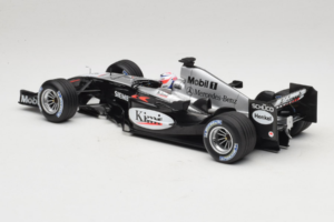 McLaren MP4/19 Mercedes K. Raikkonen F1 2004 Minichamps 1:18 530041806 Pressofusione — immagine 5 di 7