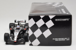 McLaren MP4/19 Mercedes K. Raikkonen F1 2004 Minichamps 1:18 530041806 Pressofusione — immagine 6 di 7