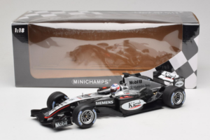 McLaren MP4/19 Mercedes K. Raikkonen F1 2004 Minichamps 1:18 530041806 Pressofusione — immagine 7 di 7
